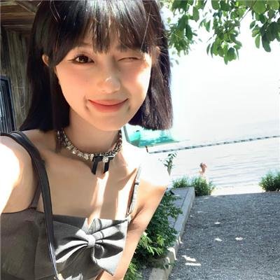 肚脐到膝盖之间
